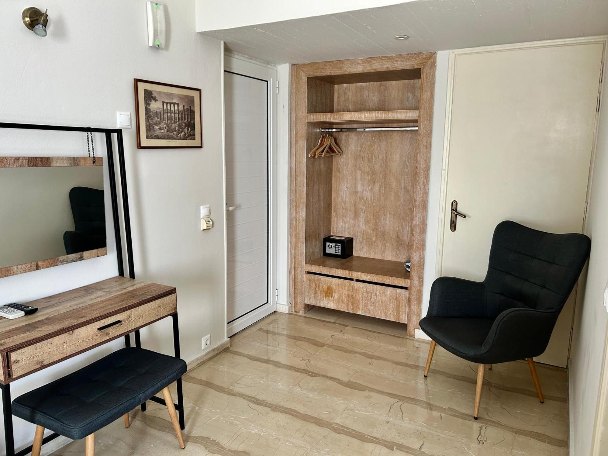 Loriet Hotel Mytilene Exterior photo