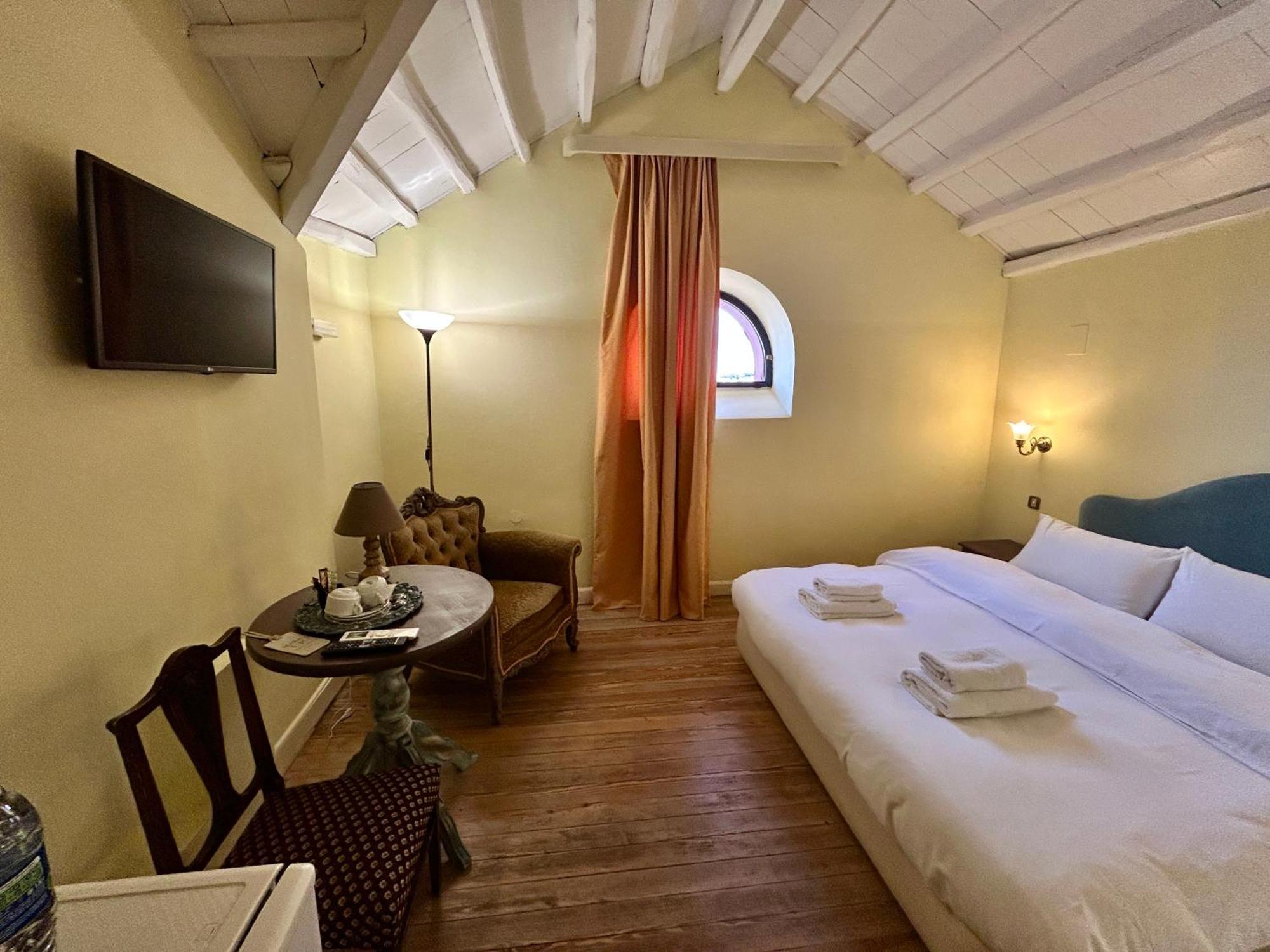 Loriet Hotel Mytilene Exterior photo